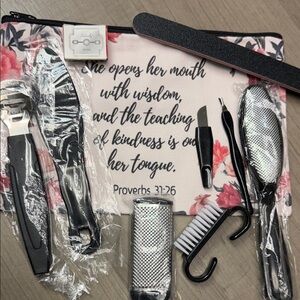 Pouch with 8 piece Pedicure set
